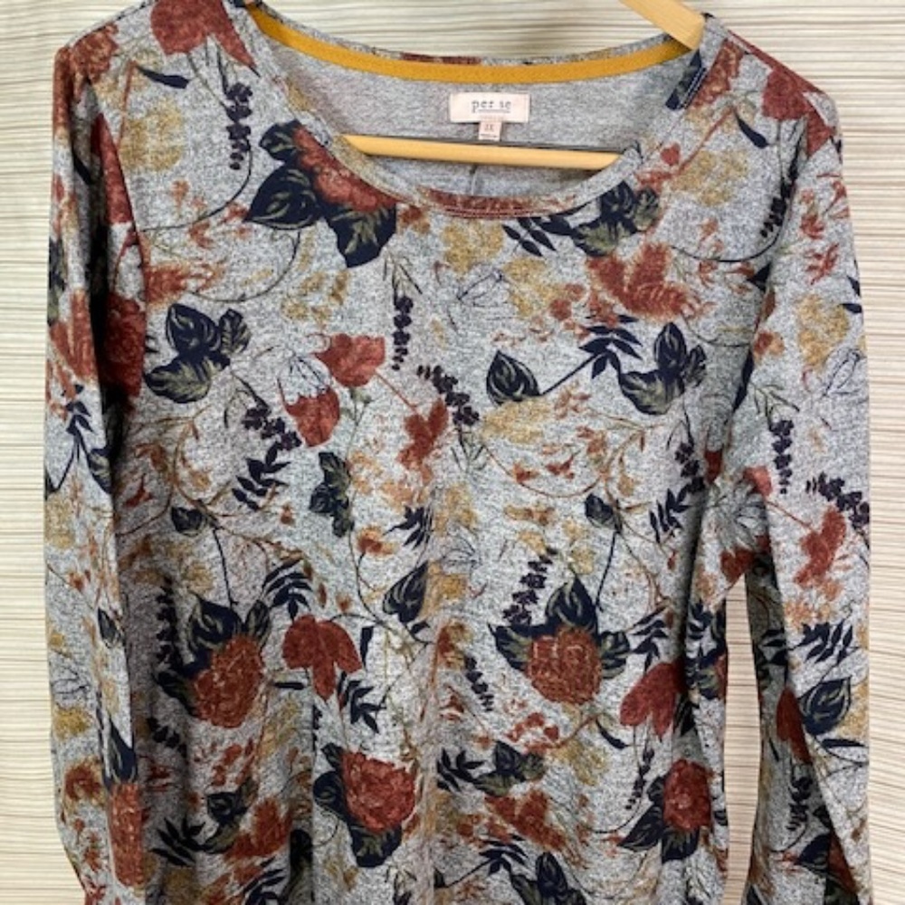 Per Se pullover shirt, Women's 1X, Soft gray with navy & rust color flowers